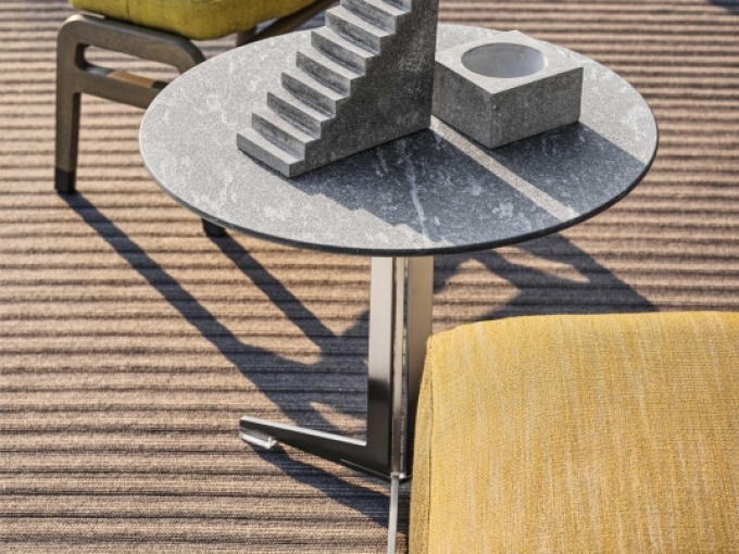  Fly Outdoor table